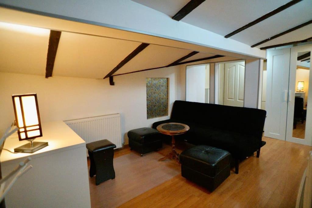 2-Room Cozy Retreat Near City Center บูคาเรสต์ ภายนอก รูปภาพ